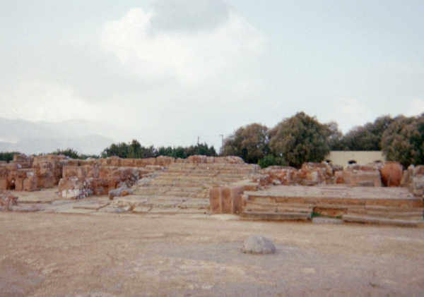 Entry and Pitsoi Palace of Malia