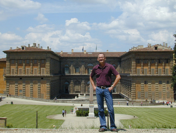 Nathan outside Pitti Palace