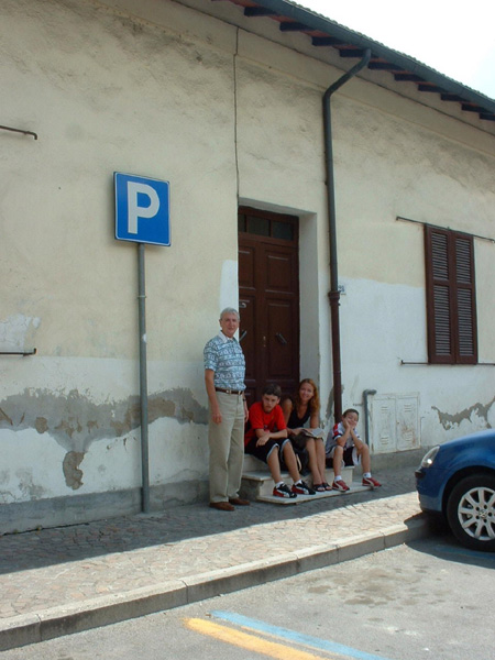 Waiting for bus in Poggibonsi